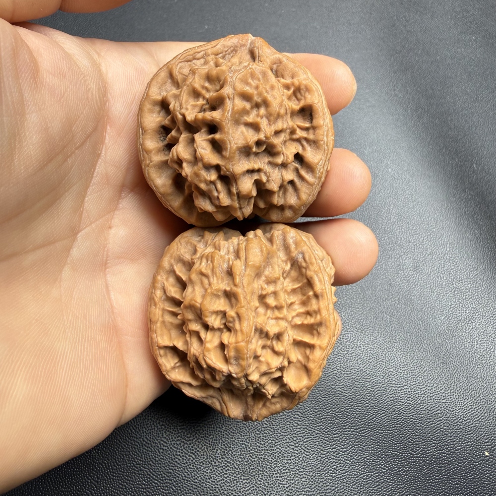 Natural Kylin Three-Ridge Wenwan Walnut Pair, Hand Matched Raw Skin Chinese Oriental Collectible Stress Relief Hand Fidget Gift Wholesale Custom Logo