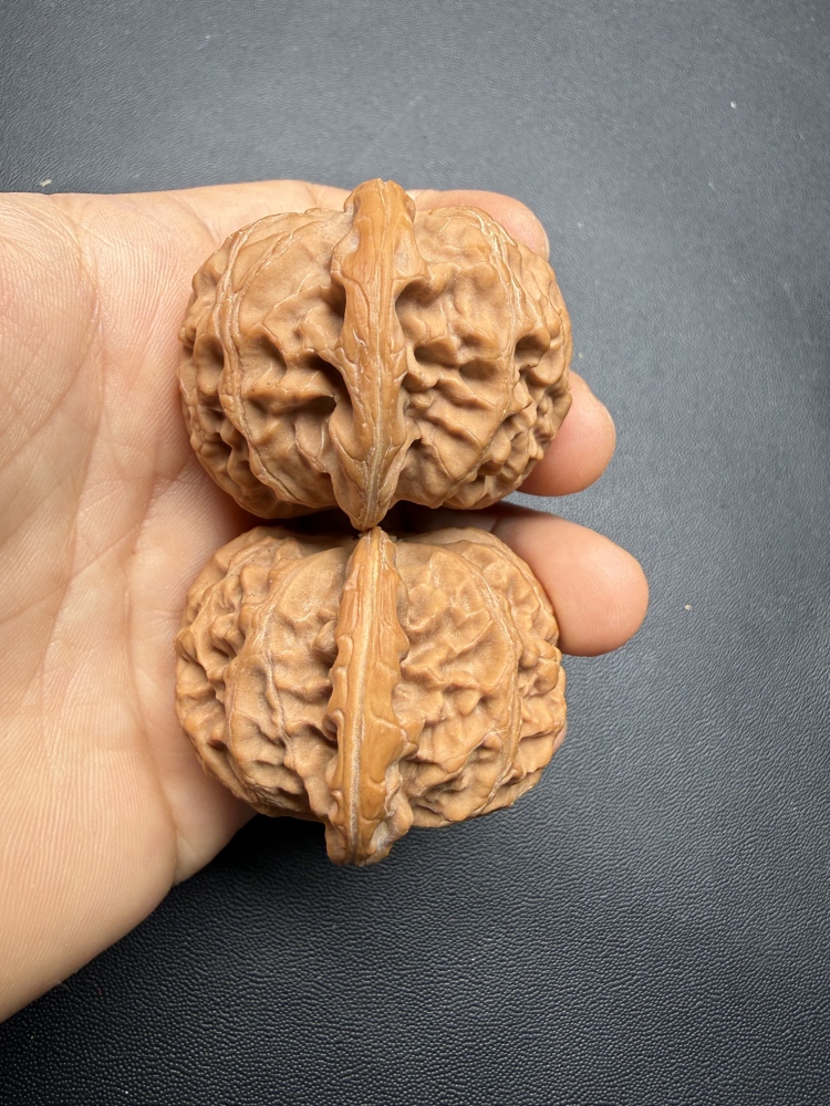 44mm Imperial Lantern Carved Wenwan Walnut Pair, Custom Laser Engraved Natural Raw Skin Hand Play Collectible Stress Relief Gift Wholesale