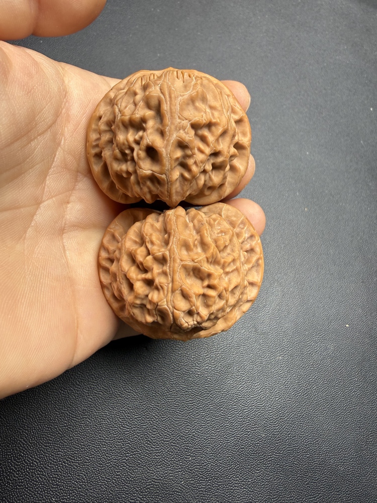 44mm Imperial Lantern Carved Wenwan Walnut Pair, Custom Laser Engraved Natural Raw Skin Hand Play Collectible Stress Relief Gift Wholesale