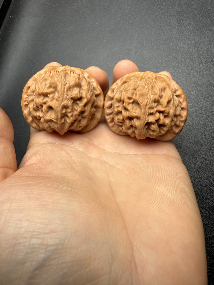 44mm Imperial Lantern Carved Wenwan Walnut Pair, Custom Laser Engraved Natural Raw Skin Hand Play Collectible Stress Relief Gift Wholesale