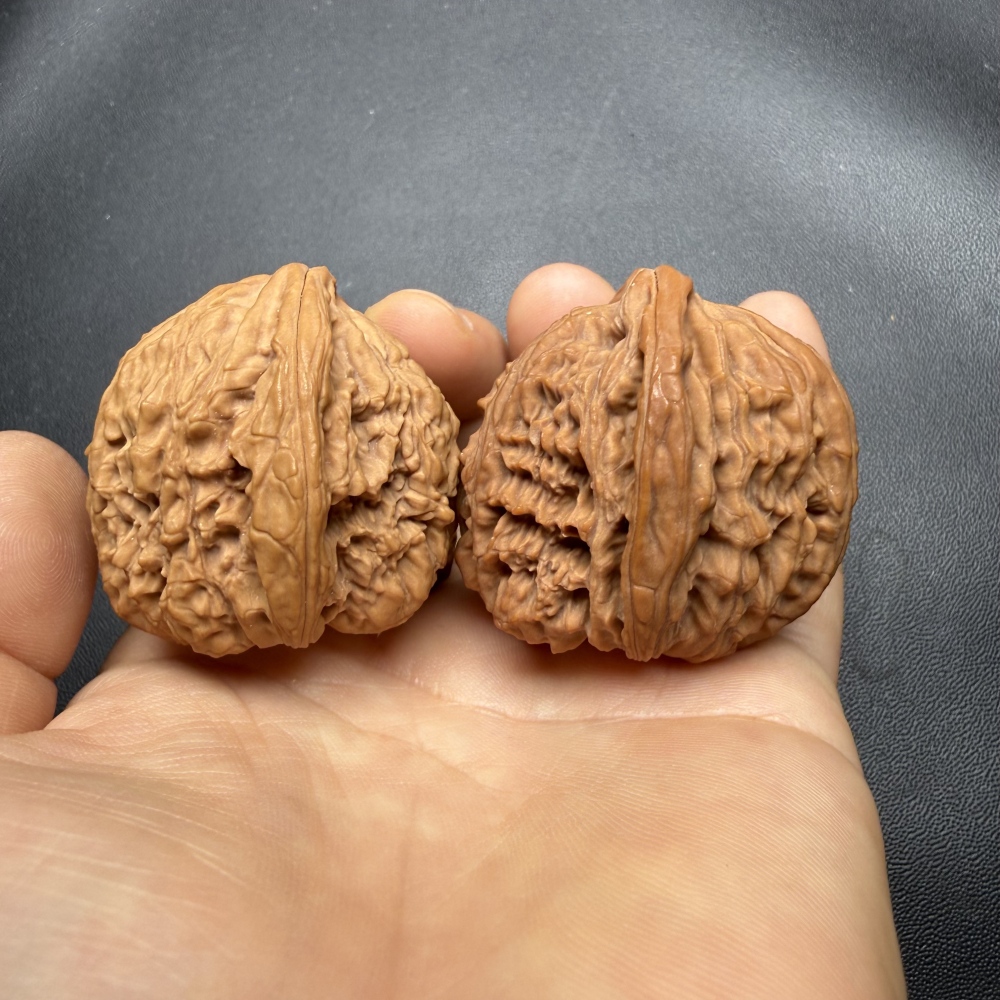 Natural Nanjiang Stone Conjoined Horn Wenwan Walnut Wholesale Gift