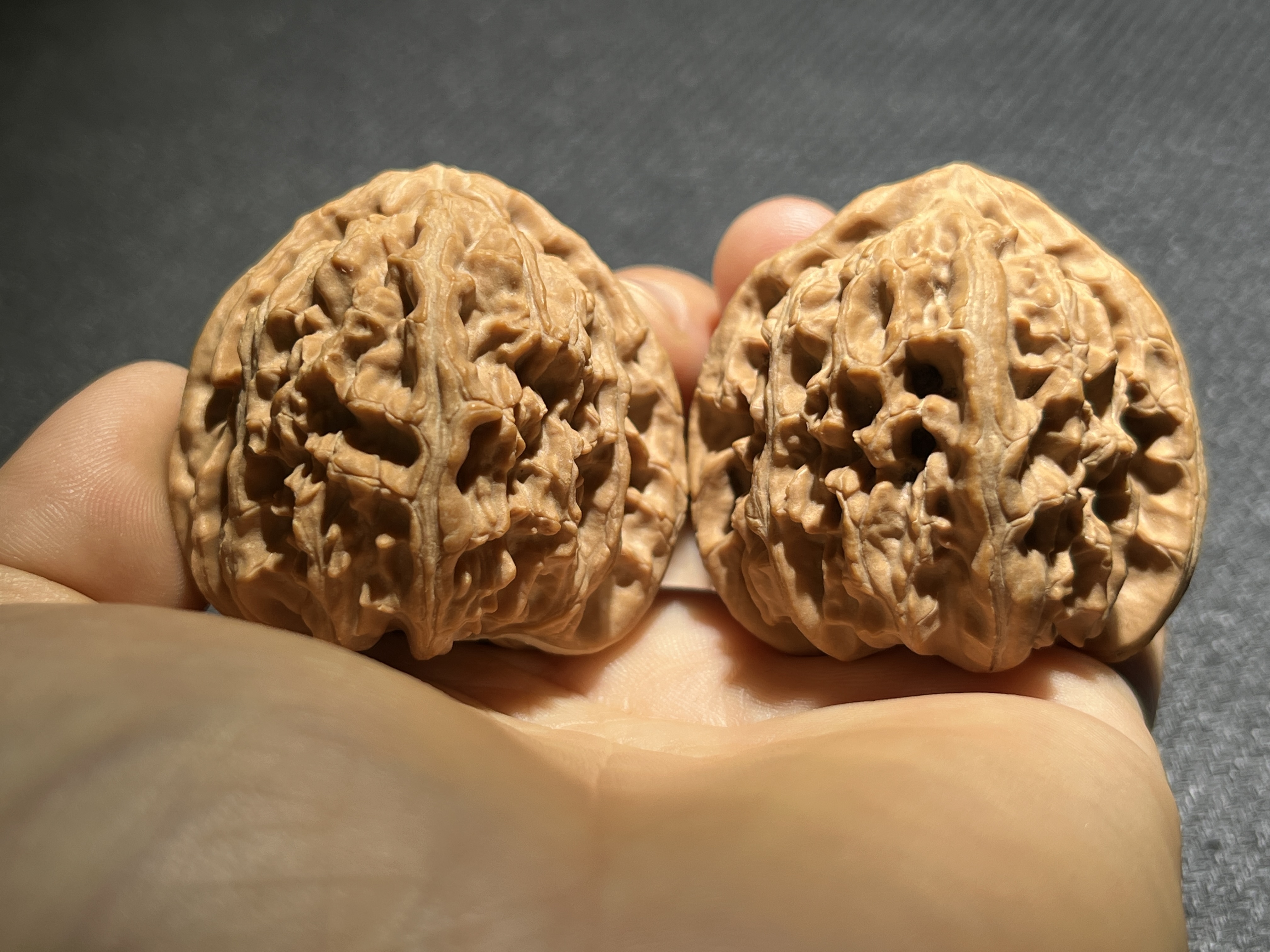 Triangular White Lion Walnut Pair, Natural Hand-Matched Chinese Craft Walnut for Home Aesthetic Decoration & Craft Gift Display
