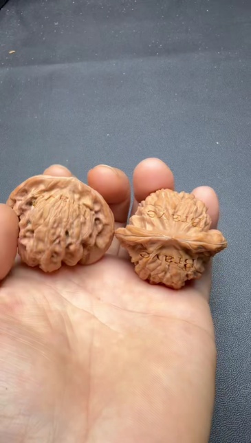 Custom Laser Engraved Natural Walnut Ornaments | Personalized Oriental Craft Decoration & Gift Solution