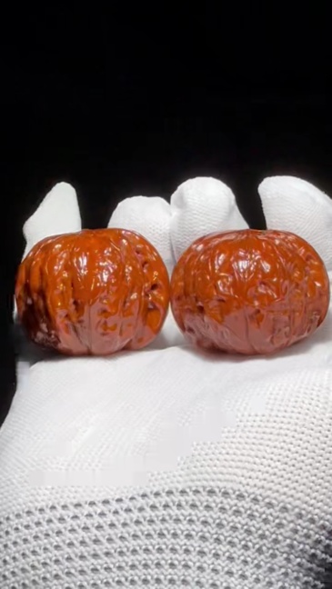Natural Zhengmo Wenwan Walnut Pair, Hand Play Ornament