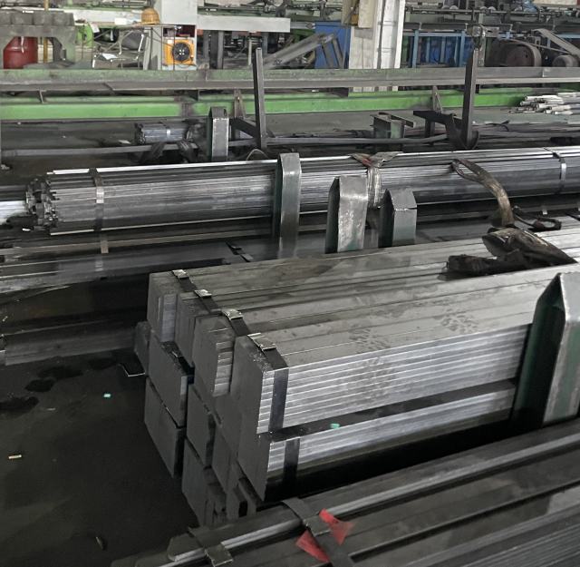 High-Durability Cold Drawn Alloy square Steel Rod for Industrial Equipment Supports Tool & Mold Steel with Cutting Service