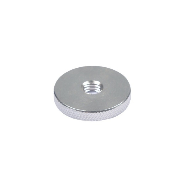 Flat knurled nuts
