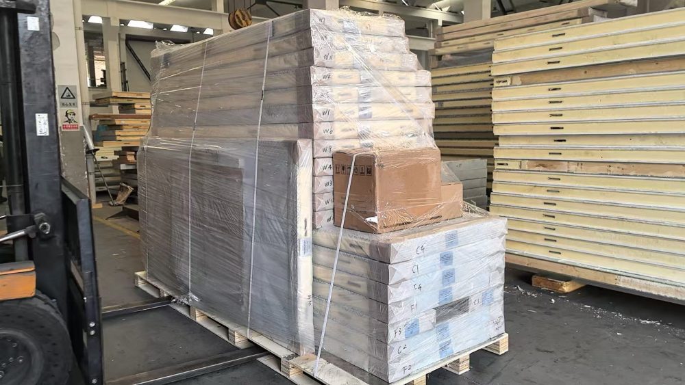 Walk-in hunting cooler/  freezer sales USA  10′ × 8′ × 7.2′  (≈ 84 ft²)