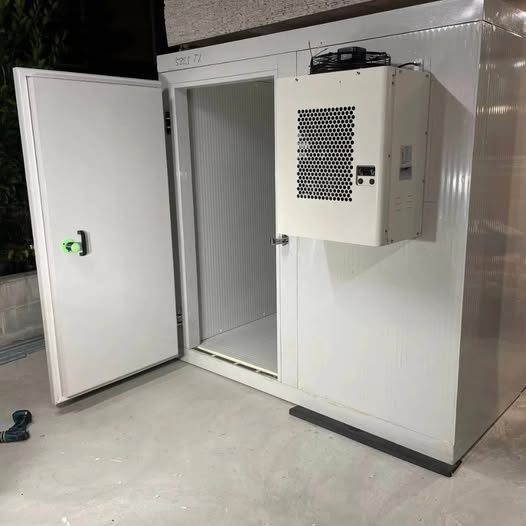 Walk-In Cooler / Freezer  USA sale – easy DIY Installation 5′ × 5′ × 7.2′ (≈ 25 ft²)