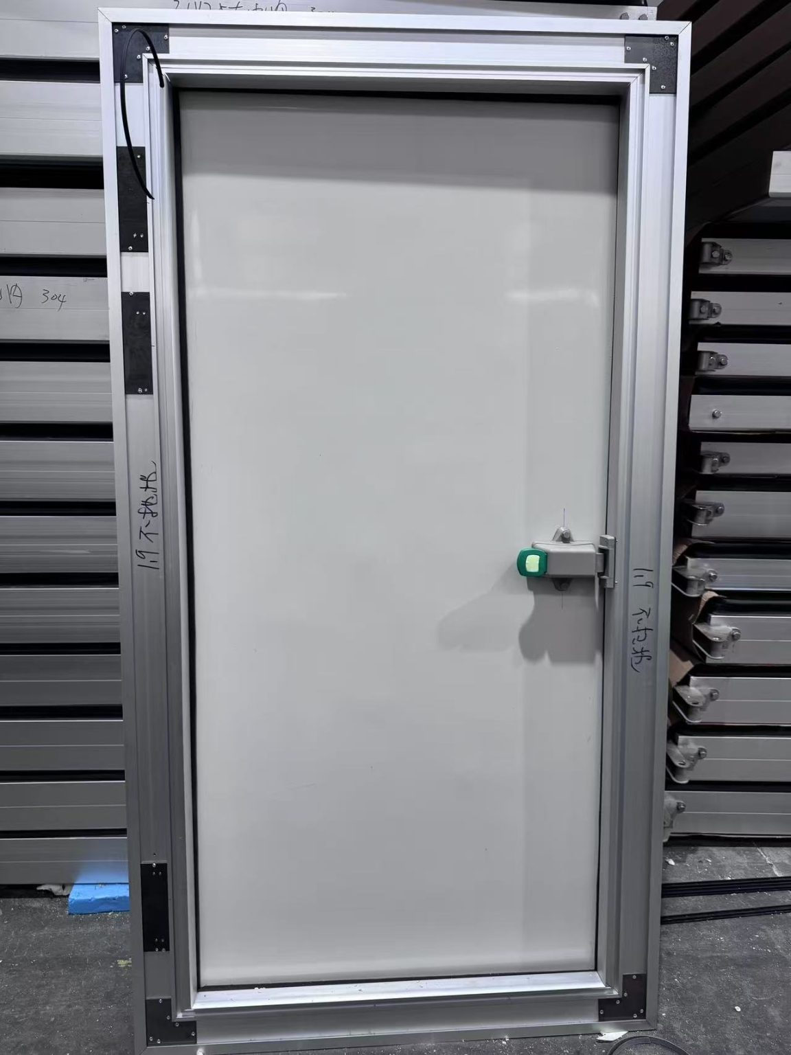 Cold Room Hinged Door 800 × 1900 mm – Chiller & Freezer Applications