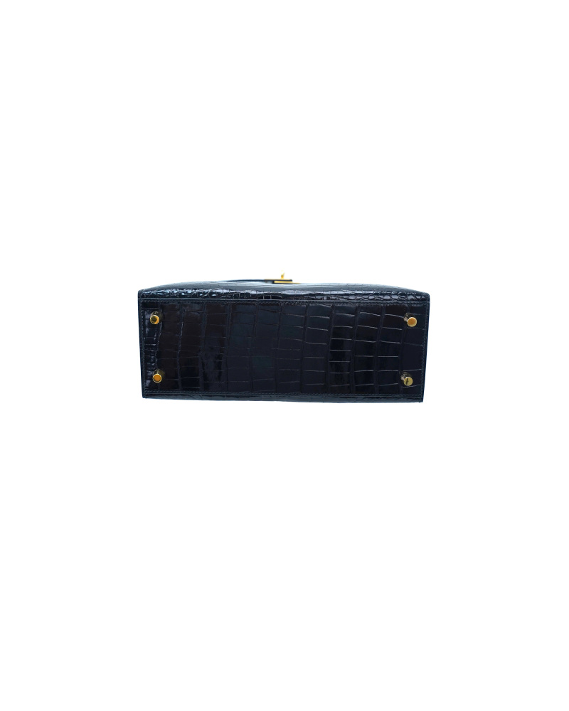 Crossbody bag, made of Nile crocodile leather, with a size of 25
