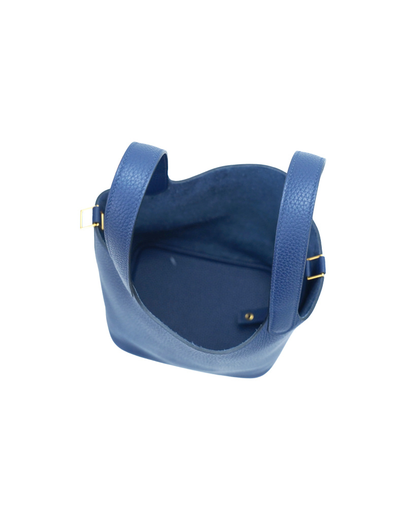 Handmade cowhide bucket bag in size 18cm