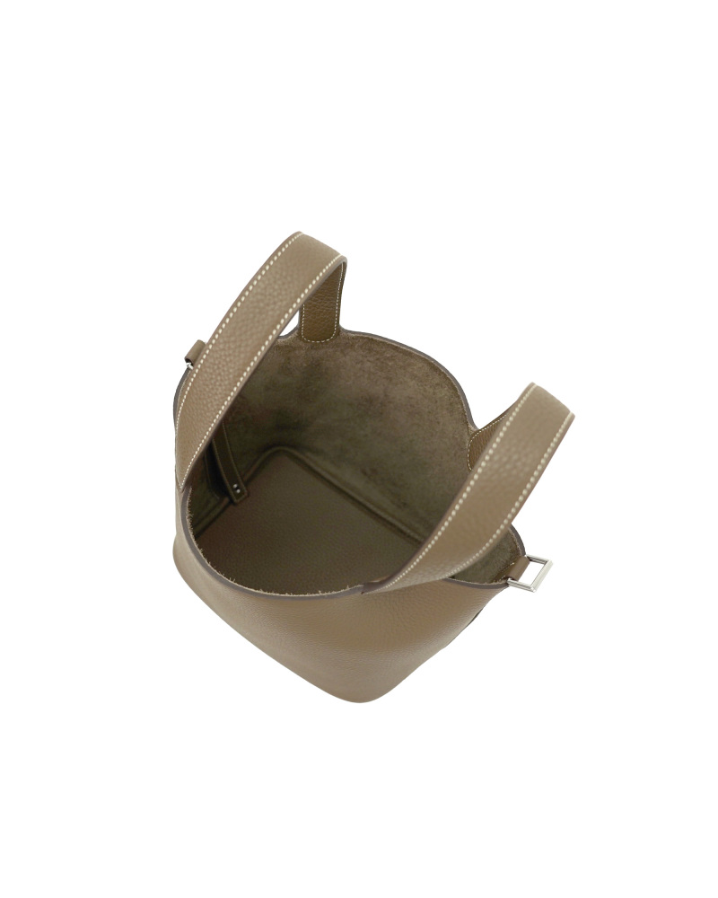 Handmade cowhide bucket bag in size 18cm