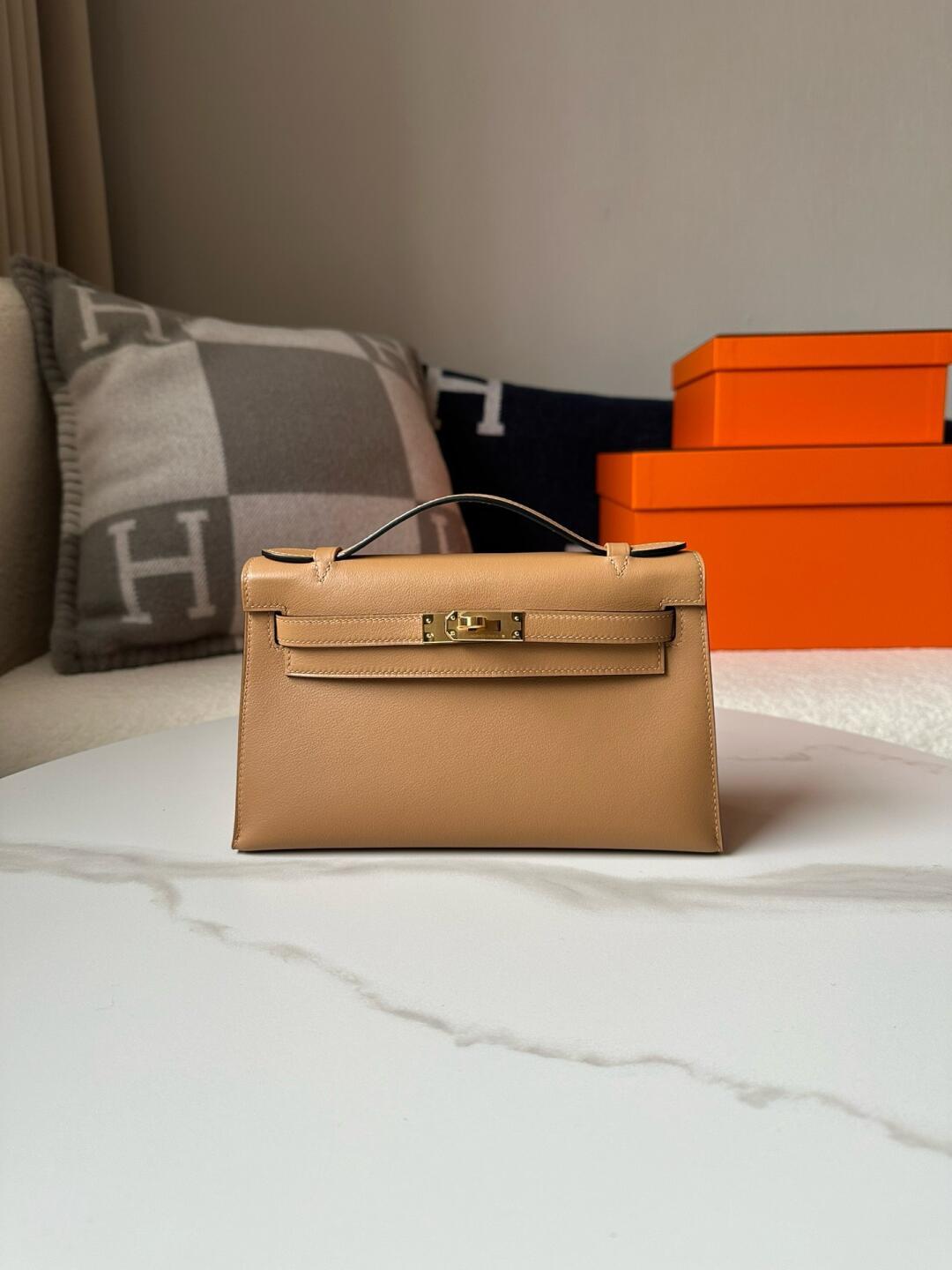 KL-Pochette Milk tea color