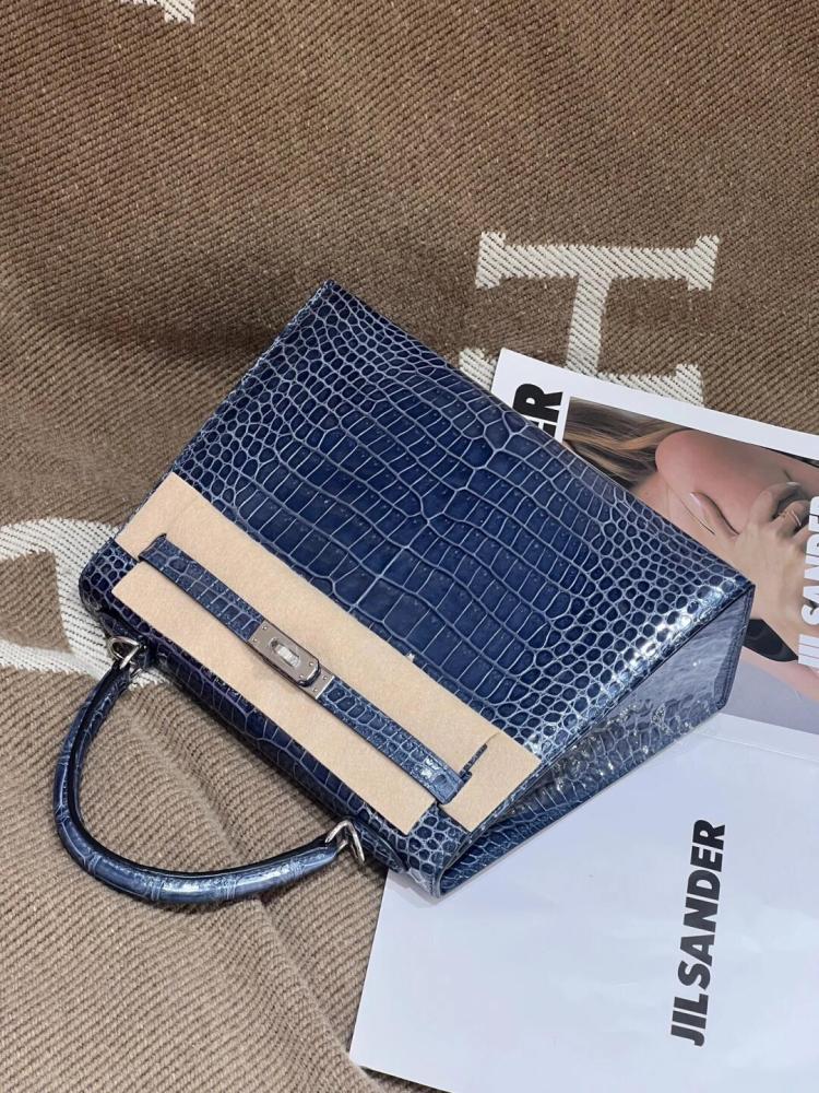 Kelly bag handcrafted from Nile crocodile leather