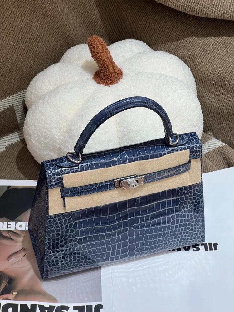 Kelly bag handcrafted from Nile crocodile leather