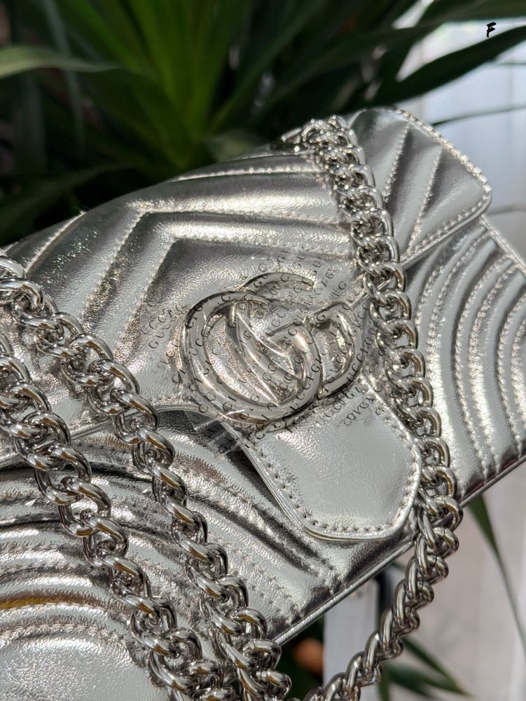 17cm  p215
22cm p225
26cm p230
A color scheme that will definitely surprise you, space silver
Toxic GGmarmont has a new color!  This silver one with a hint of pearl is amazing!  It's perfect for various festivals and events at the end of the year. It...