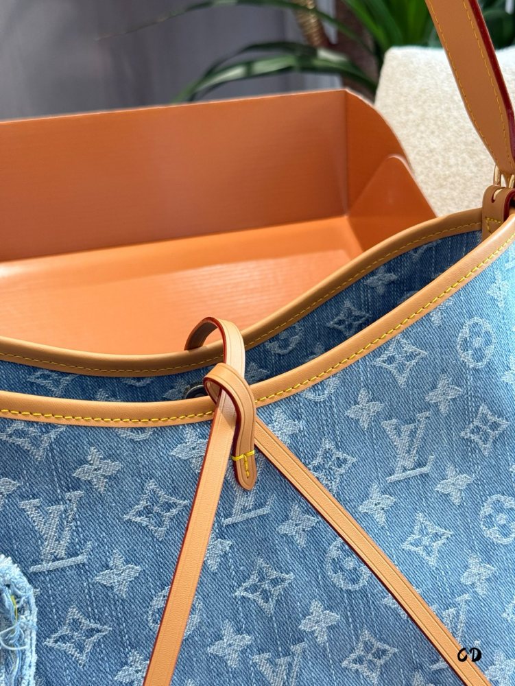 p275
Louis Vuitton | July New Product LV New Light Blue Denim Carryall Denim Bag
New light blue, fresh, fashionable, and high-end~Washed and distressed design
Great match with summer~I love carrying him when I go out, 30cm double box packaging
