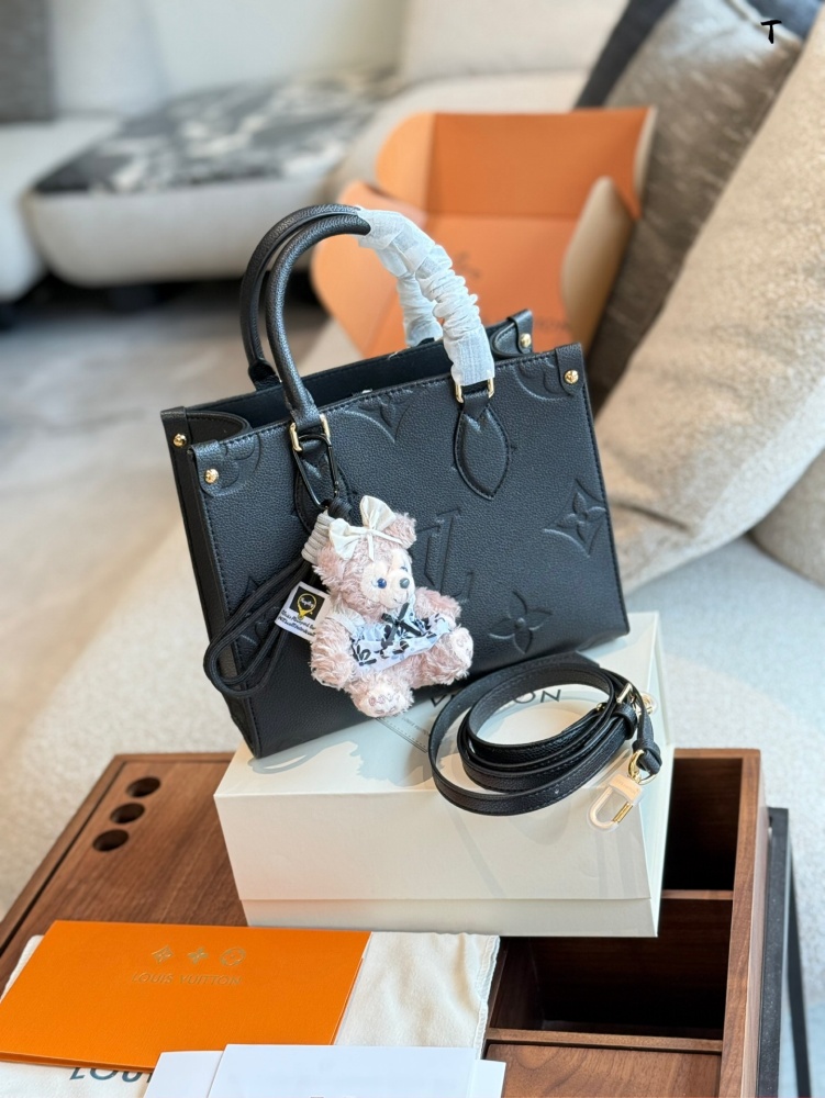 P260p270 with pendant
LV on the Go West Fashion Bag
My new darling, a fashionable new choice!
I recently bought a super favorite bag, which is this [otherwest], model number M23640. It is simply the perfect companion for my daily travels!
Firstly, it...