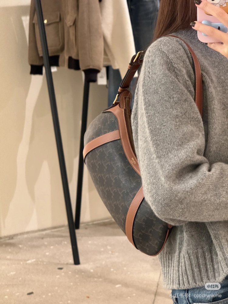 Celine launches new floral shoulder bag
Full of retro style autumn and winter coats, really beautiful