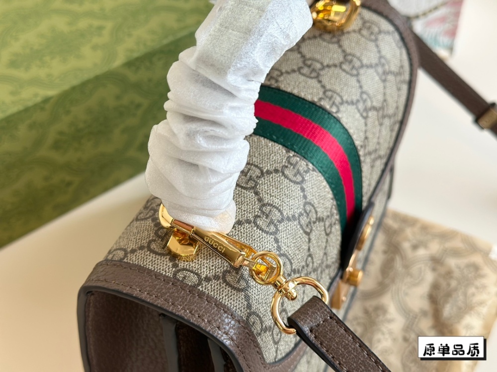 Complete packaging
Gucci's new Ophidia handbag collection NEW
The Gucci Ophidia collection continues to grow and expand, bringing stunning new products every season. This handbag is one of the Epilogo: series and comes with a detachable shoulder stra...