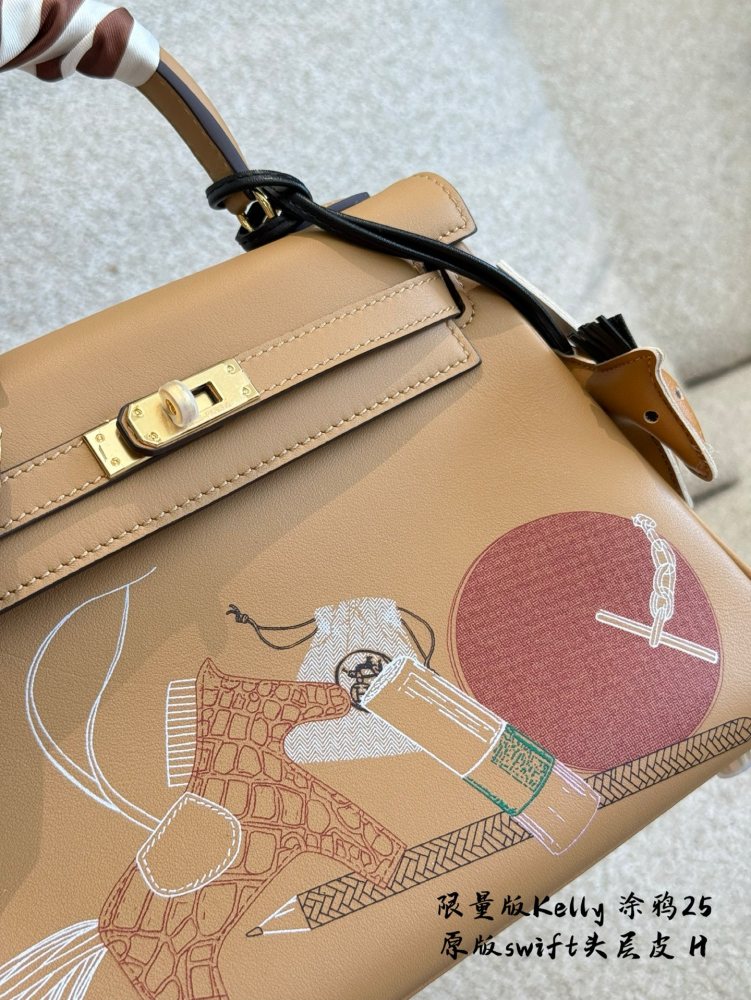 p405
Kelly 25 Cream White Graffiti Limited Edition Inandout
Hermes Hermes' limited graffiti in 2021 produced a pair of Kelly 25 cream white color painting and birkin 25 biscuit color with the theme of "Inandout" (sisters who have shared ● before ca...