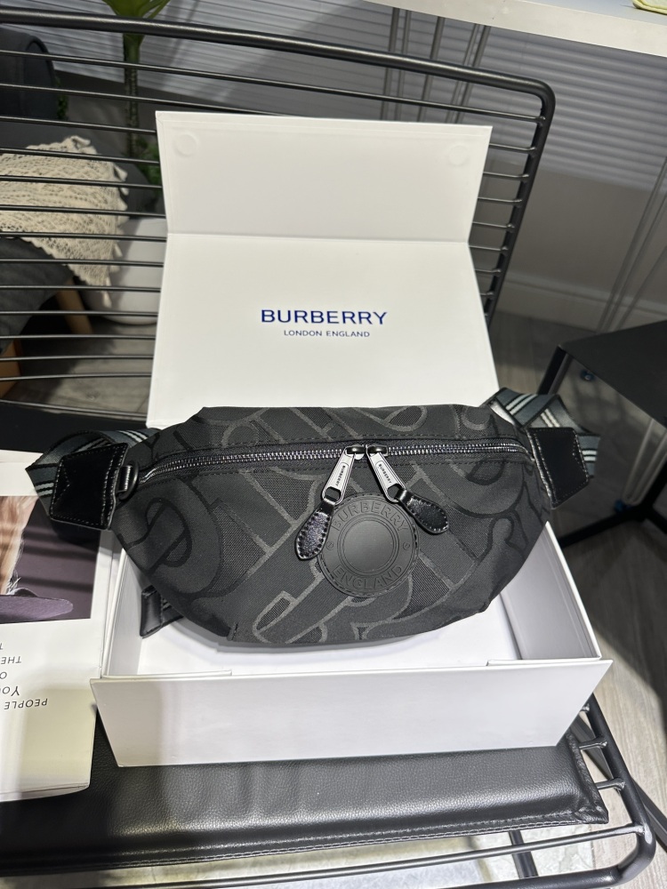 Black BURBERRY New Year NY ? Mlb Co branded Super Western Chest Bag/Waist Bag Premium Version Fabric is custom-made and is N levels higher than the black ones on the market, with perfect embroidery inside and a complete set of hardware logos. Size ...