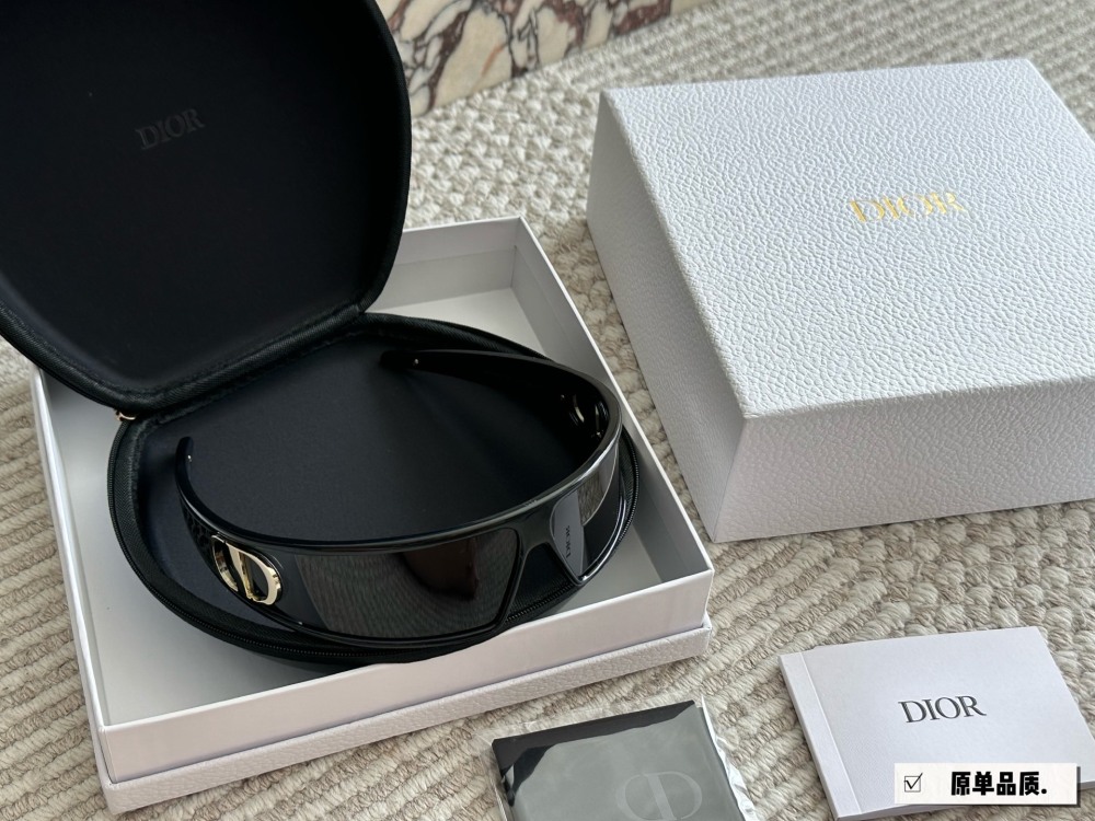 215 High Version Complete Gift Box
Recent new favorite - Dior headband sunglasses
Really roar, look at it
You can also take it off as a headband
I really love cool things
One mirror dual-use full set gift box for personal use ? Giving gifts is very...