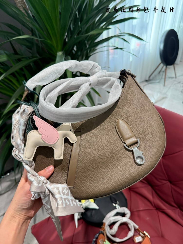 Hermes Moon Tooth Pack p305
Arcon back I can't come down from above
A package that does not require distribution
Capacity can
Can be worn on one shoulder, diagonally, or under the armpit
Even the price is cheaper than neighboring Grandma Xiang, what ...