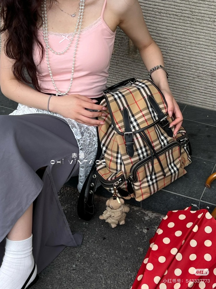 Burberry! I have learned the charm of Burberry's checkered shoulders, the god of atmosphere in ancient Greece
I love this college atmosphere full of atmosphere
Versatile and error free
Classics can always withstand the test of time