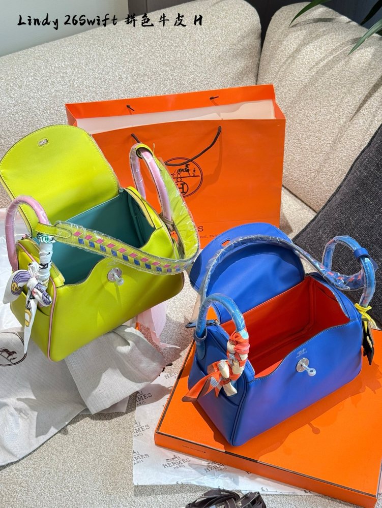 p430
Lindy has a lazy and casual nature. sisters who love blue really want to see this advanced, clean and healing color. 0% lindy26 with silver clasp is really healing. The whole blue bag has a feeling of blue sea legend, grand and dazzling~
Make th...