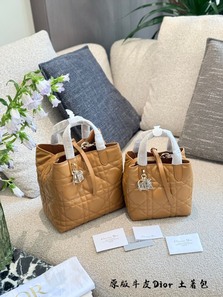 Dior indigenous bag p330p340
No joke, this will be the next hit!
I'm not joking! Zhi Xiu doesn't even joke with you
The hottest Toujours indigenous bag has actually grown taller and even has an extra shoulder strap. Its appearance has skyrocketed, it...