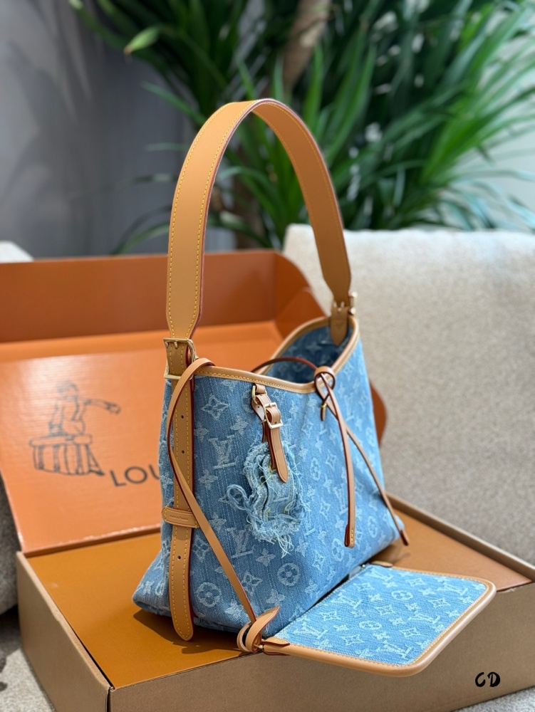 p275
Louis Vuitton | July New Product LV New Light Blue Denim Carryall Denim Bag
New light blue, fresh, fashionable, and high-end~Washed and distressed design
Great match with summer~I love carrying him when I go out, 30cm double box packaging