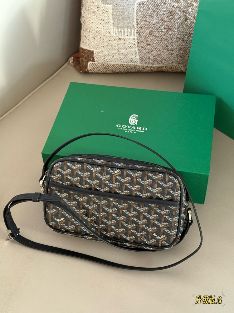 205 Upgraded Edition Box
size：24*14cm
Goya Goyard Camera Bag
Boys and girls use it!
The upper body effect is absolutely stunning~
Very easy to match in daily life~
Both boys and girls can buy it!