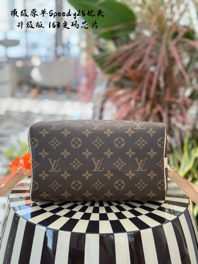 P340 Top Grade Original Single Steel Hardware
LVSpeedy25， Fashion essential item t
Hello, sisters! Today I'm going to share with you a super classic bag - the LV Speedy 25.
Its appearance is simple and elegant, with classic floral patterns that nev...