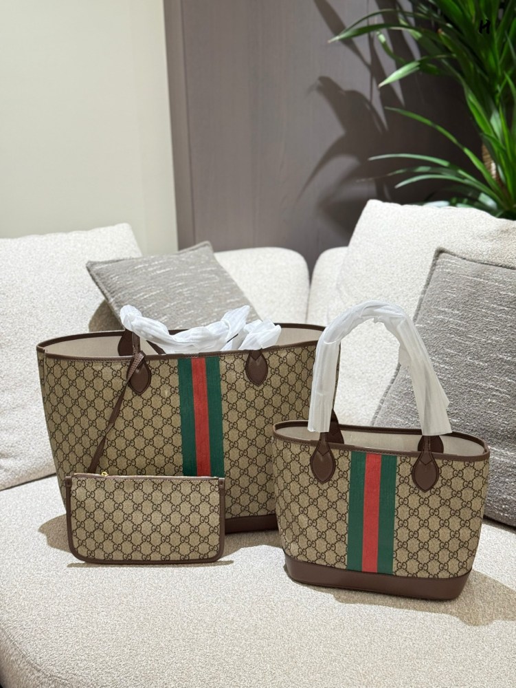 p225p235
Gucci has released a cute little one again! shopping bag
This tote basket is so beautiful! High cost-effectiveness, can fit anything, even long shoulder straps can be worn under the armpit! Versatile, don't worry about him going to Ole, no m...