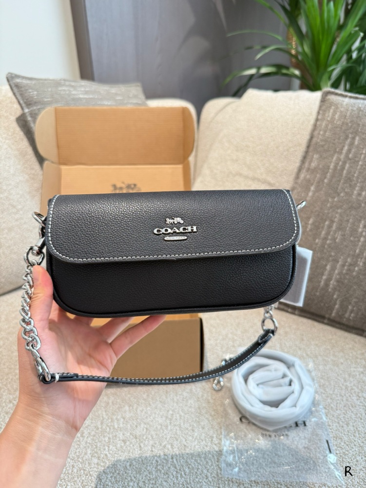 p210
COACH | March new Hailey Flap bag by Coach ▼ # Favorite bag on the street
Coach Coach's March New Hailey Small Stick Envelope Bag
A small mobile phone bag can satisfy the sisters who takes a mobile phone when going out
Paired with two detachab...