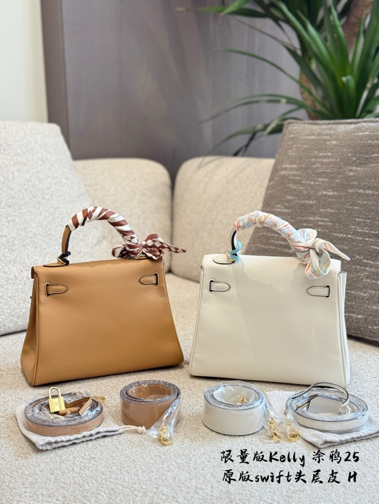 p405
Kelly 25 Cream White Graffiti Limited Edition Inandout
Hermes Hermes' limited graffiti in 2021 produced a pair of Kelly 25 cream white color painting and birkin 25 biscuit color with the theme of "Inandout" (sisters who have shared ● before ca...