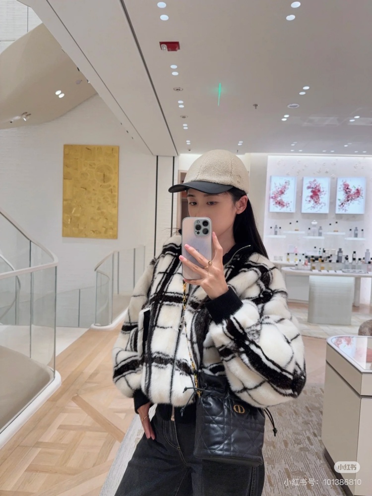 Dior sheepskin small lucky bag
