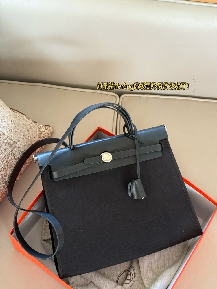 255 boxes
size：31*26cm
Hermes handbag
Canvas shopping bag ?
A bag that is easy to pack in physical form
Recently, I have been carrying my back while traveling
There is texture! Super advanced!
Its capacity is very friendly