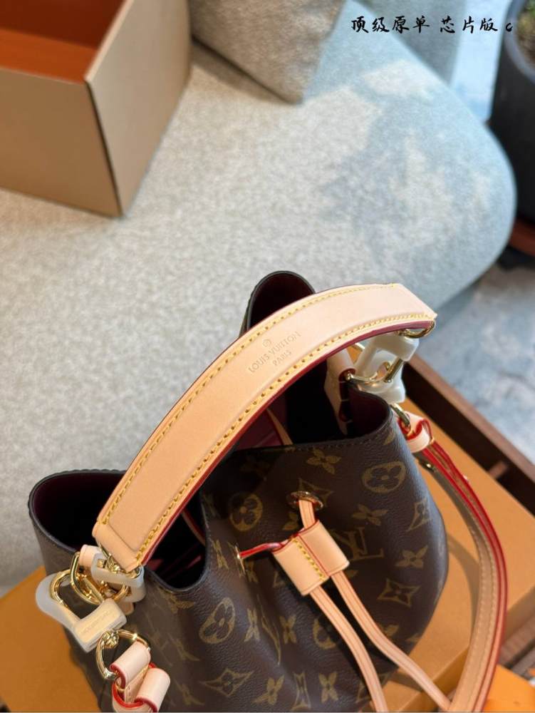 p340
Lv One Second Get Fairy Sister Same Version V
LV speedy nano t+from a fashion perspective As mentioned above, it meets everyone's aesthetic preferences, being lightweight, durable, and super capable of carrying a minimalist body that is suitable...
