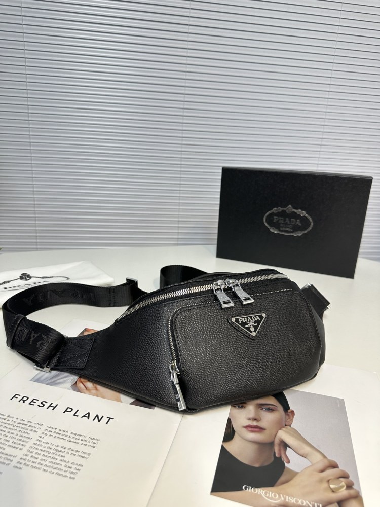 PRADA Waist Bag/Chest Bag Model 2VH 165 This waist bag design is not only practical, but also enhances the overall design sense, making it easy to raise the body proportion. The bag can be placed at the waist where it is, and it can also be used as a...