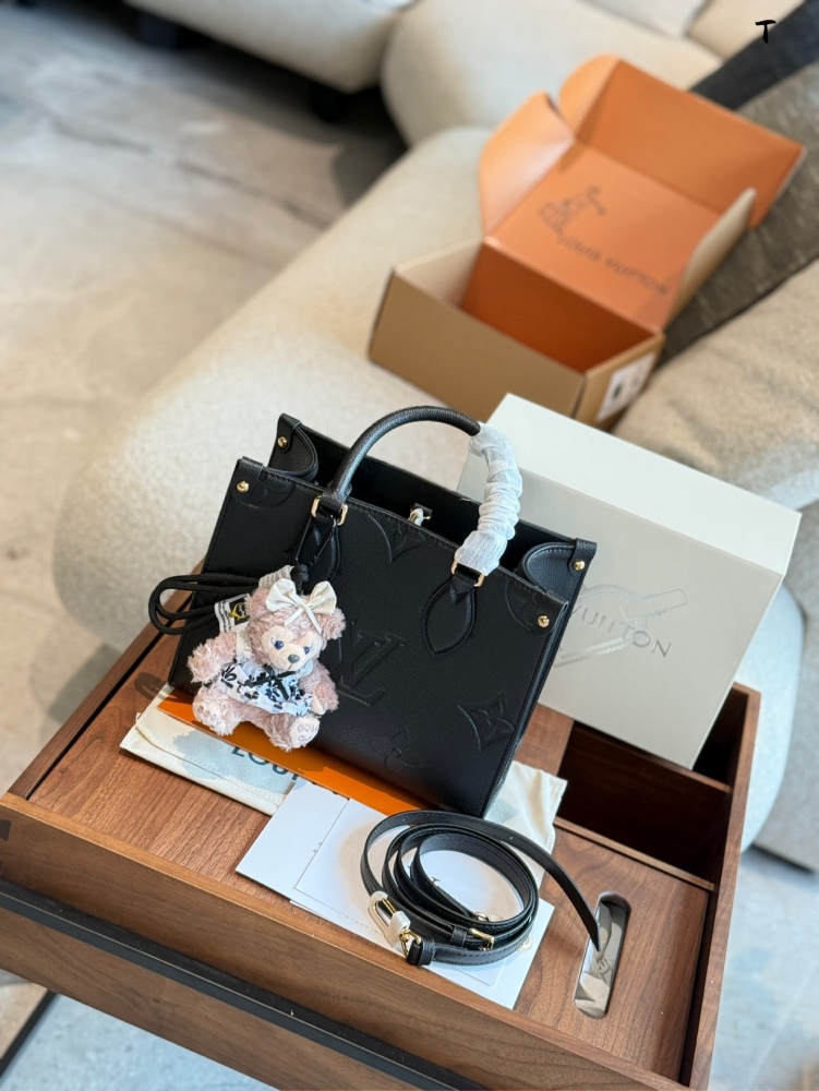P260p270 with pendant
LV on the Go West Fashion Bag
My new darling, a fashionable new choice!
I recently bought a super favorite bag, which is this [otherwest], model number M23640. It is simply the perfect companion for my daily travels!
Firstly, it...