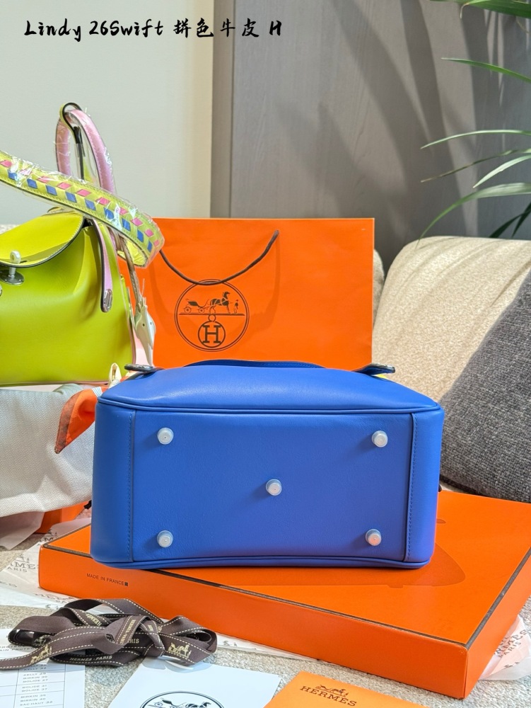 p430
Lindy has a lazy and casual nature. sisters who love blue really want to see this advanced, clean and healing color. 0% lindy26 with silver clasp is really healing. The whole blue bag has a feeling of blue sea legend, grand and dazzling~
Make th...