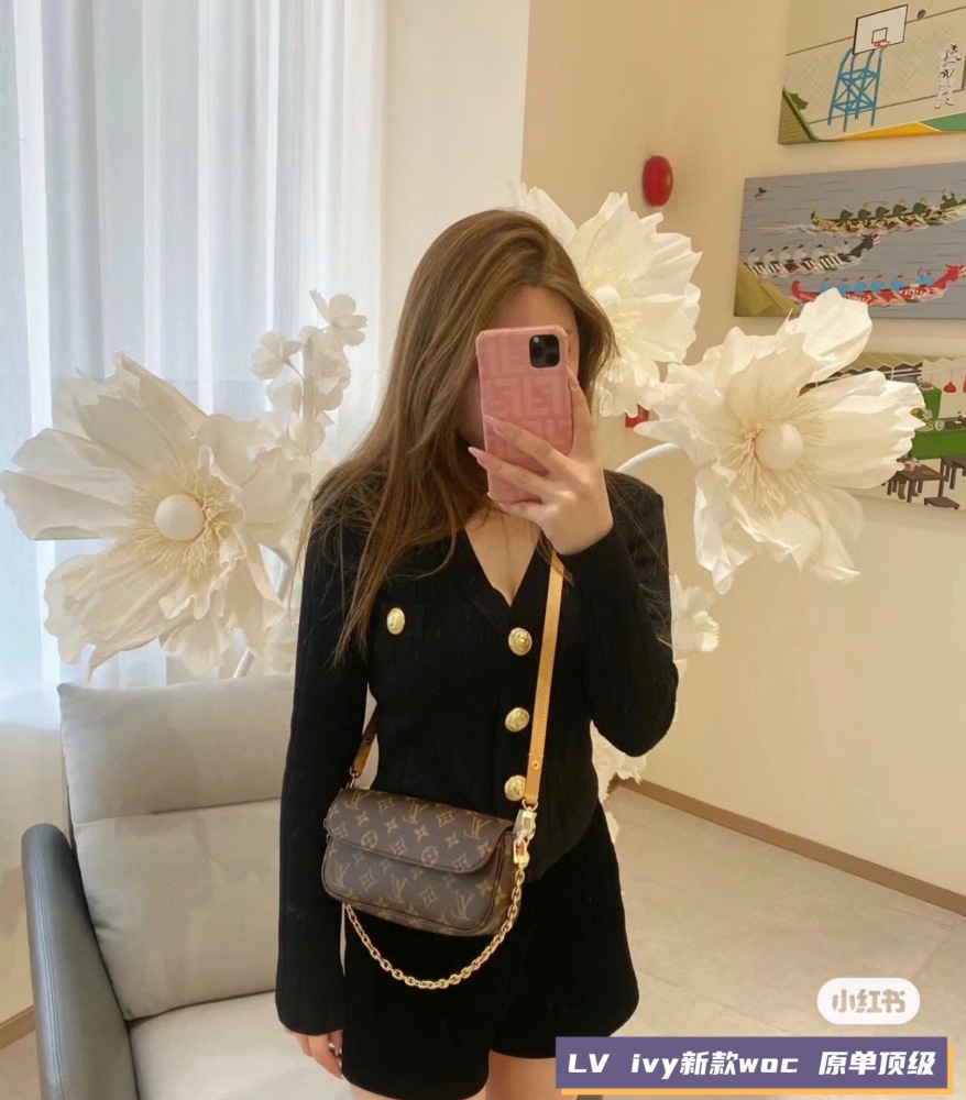 The Han style LV handbag gives you a more elegant look when you go out!
The stylish and versatile LV handbag that cannot be missed is worth having! A must-have for fashionistas! #LV handbag is elegant and practical, stunningly beautiful
Poetry makes ...