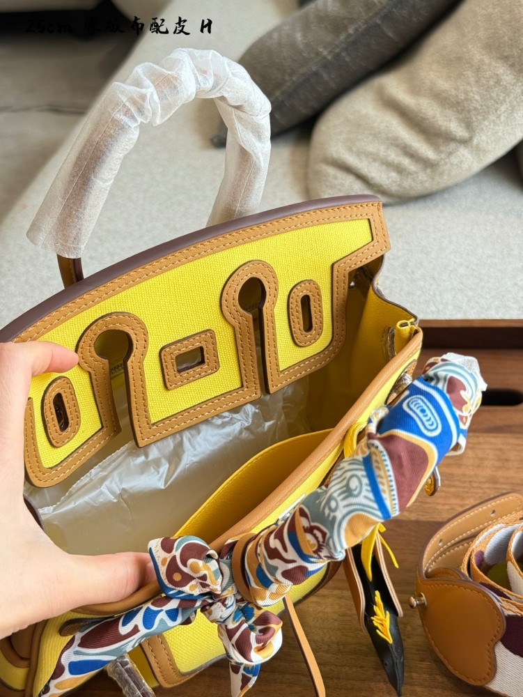 p395
Hermes cargo25 silver buckle canvas patchwork lemon yellow day
Hermes Birkin25 cargo25 silver buckle canvas patchwork lemon yellow
Today, as I approached the flower path, I felt like spring had arrived. I felt that the canvas bag was lightweight...