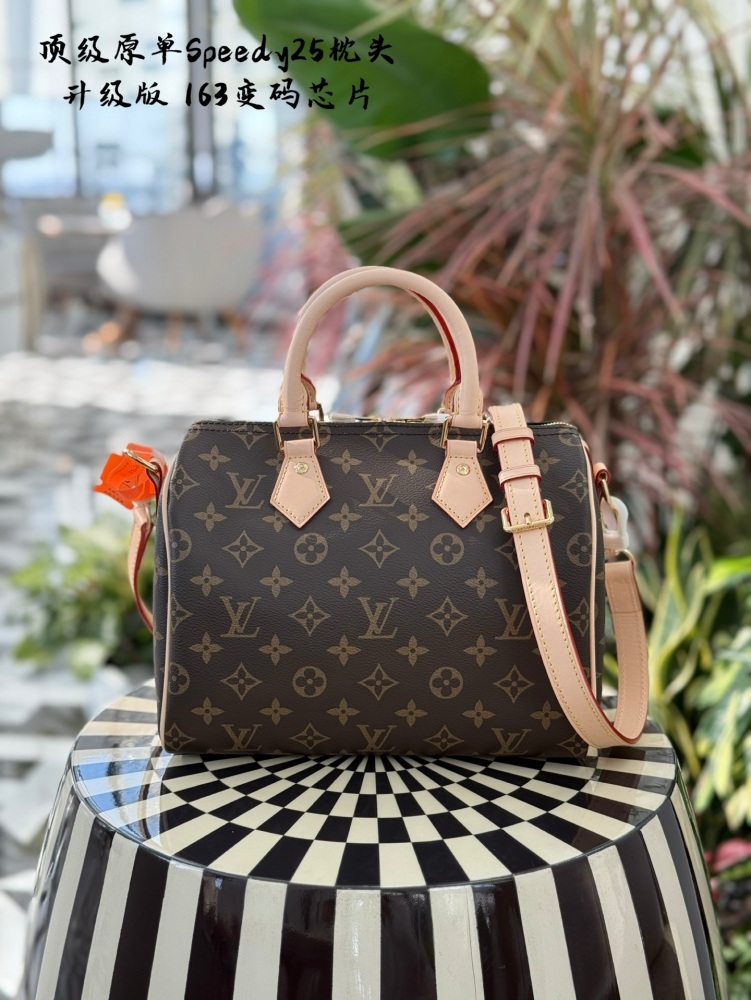 P340 Top Grade Original Single Steel Hardware
LVSpeedy25， Fashion essential item t
Hello, sisters! Today I'm going to share with you a super classic bag - the LV Speedy 25.
Its appearance is simple and elegant, with classic floral patterns that nev...