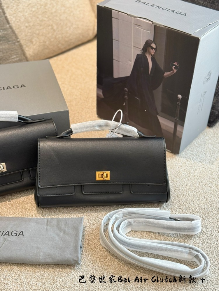 p270
Balenciaga Handbag Underarm Bag 25 Spring/Summer New Collection 29cm Full Set Packaging