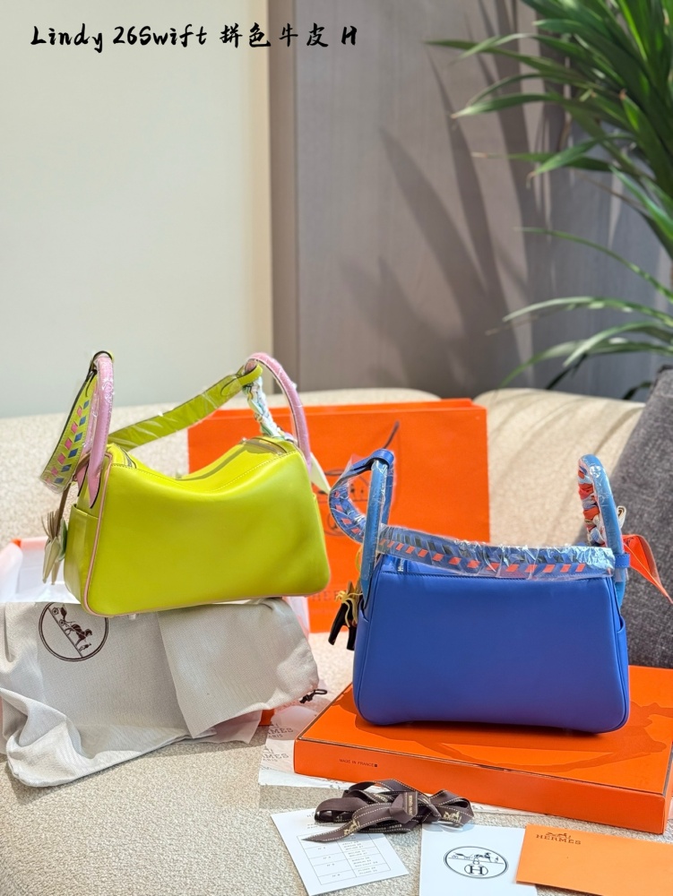 p430
Lindy has a lazy and casual nature. sisters who love blue really want to see this advanced, clean and healing color. 0% lindy26 with silver clasp is really healing. The whole blue bag has a feeling of blue sea legend, grand and dazzling~
Make th...