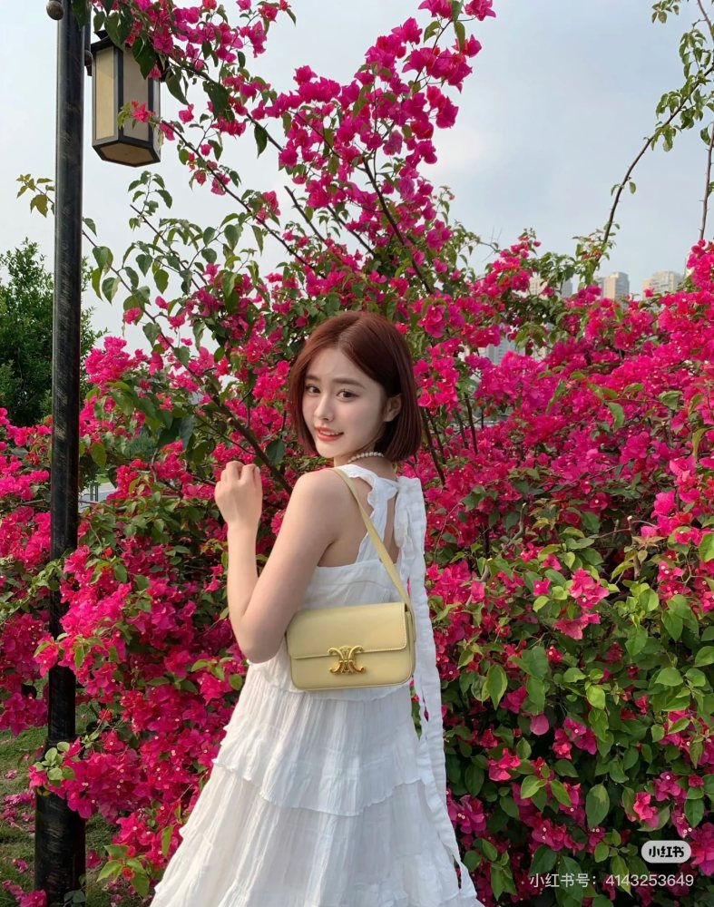 Celine, who carries the armpit bag and who looks good