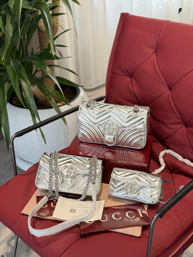 17cm  p215
22cm p225
26cm p230
A color scheme that will definitely surprise you, space silver
Toxic GGmarmont has a new color!  This silver one with a hint of pearl is amazing!  It's perfect for various festivals and events at the end of the year. It...